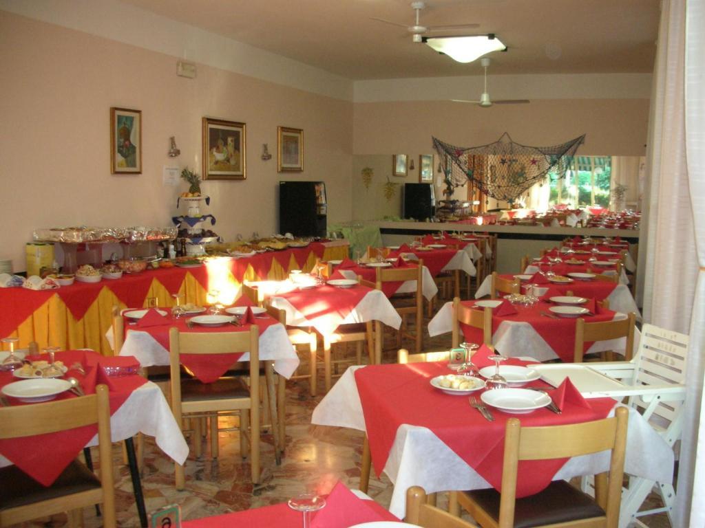Hotel Leda Rimini Bagian luar foto