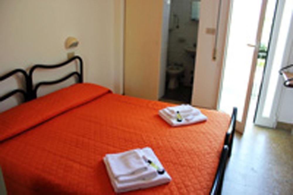 Hotel Leda Rimini Bagian luar foto