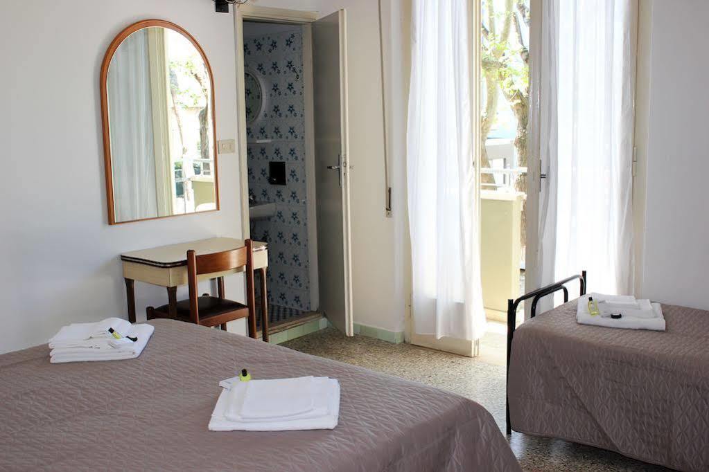 Hotel Leda Rimini Bagian luar foto