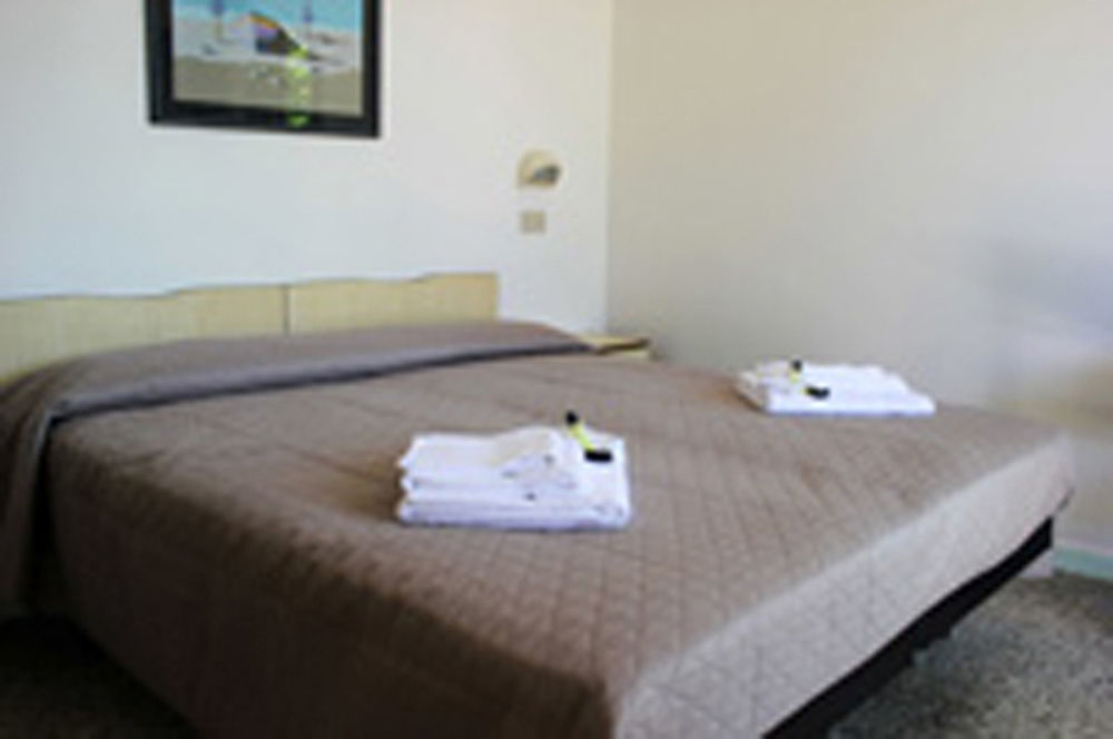 Hotel Leda Rimini Bagian luar foto