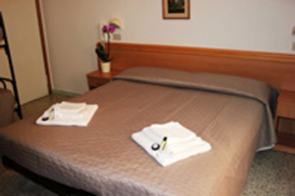Hotel Leda Rimini Bagian luar foto