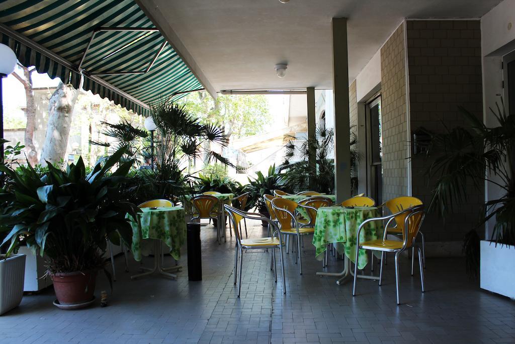 Hotel Leda Rimini Bagian luar foto
