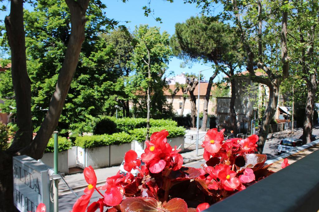 Hotel Leda Rimini Bagian luar foto