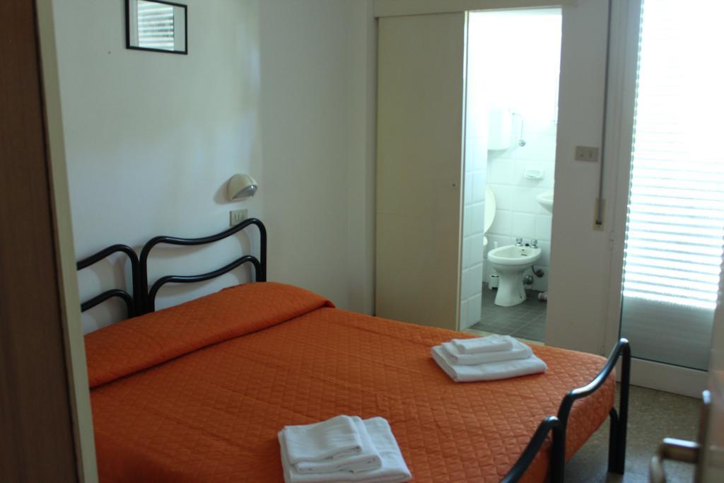 Hotel Leda Rimini Bagian luar foto